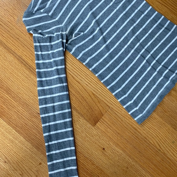 Hollister Long Sleeve Crewneck - Picture 3 of 5